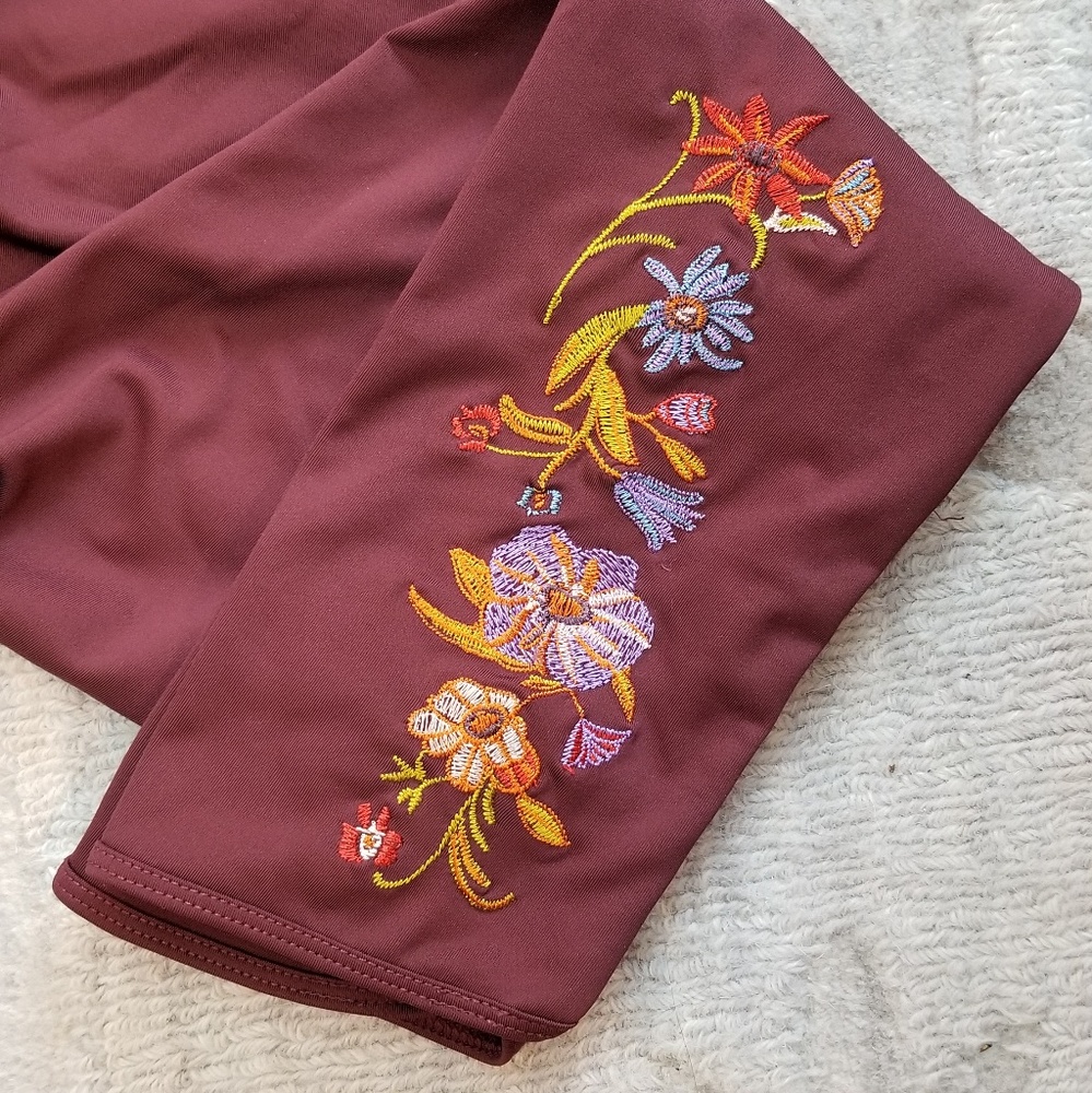 NWOT Without Walls Embroidered Scallop Legging - Picture 6 of 8